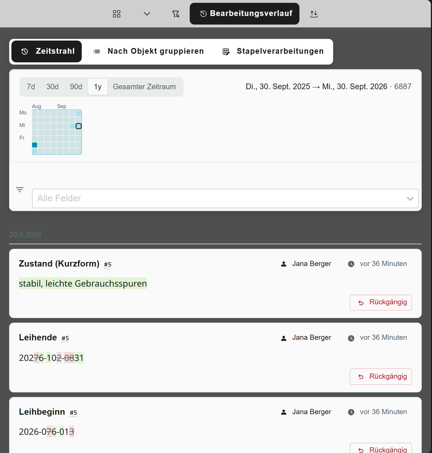 Seitenleiste Bearbeitungsverlauf der Sonderausstellung 2026 im Zeitstrahl. Oben die Zeitraumwahl mit 1y, darunter die Aktivitätsübersicht als Kalenderraster mit markiertem Zeitraum und der Feldfilter, darunter die einzelnen Änderungen.